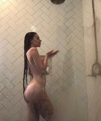 У меня есть все, чтобы сделать тебя счастливым: красивое лицо 😍, идеальная фигура 👯♀️ и незабываемые навыки. В Москве я живу уже несколько лет и знаю все его тайны. Я готова исполнить твои самые смелые желания, будь то нежные ласки или страстные игры. У меня есть отличные отзывы, которые доказывают мою высокую квалификацию и профессионализм. Встреться со мной - значит окунуться в мир наслаждения. Доверься мне, и я покажу тебе настоящий рай! 🌟💋💃🏻 Олеся